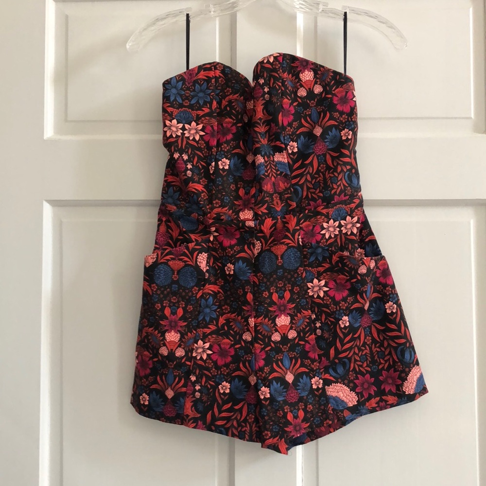 Floral patterned romper, US4